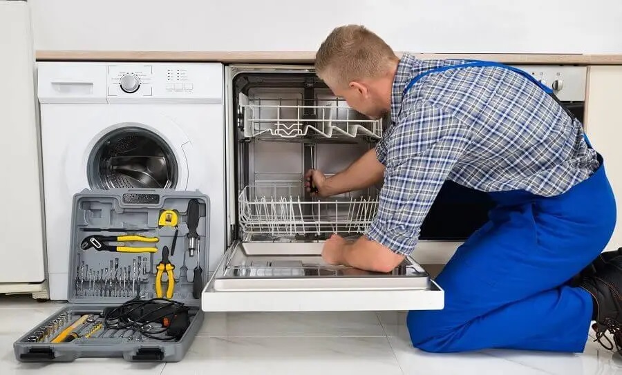Gümüşova Finlux servisi teknisyen ekibi beyaz eşya tamiri yaparken